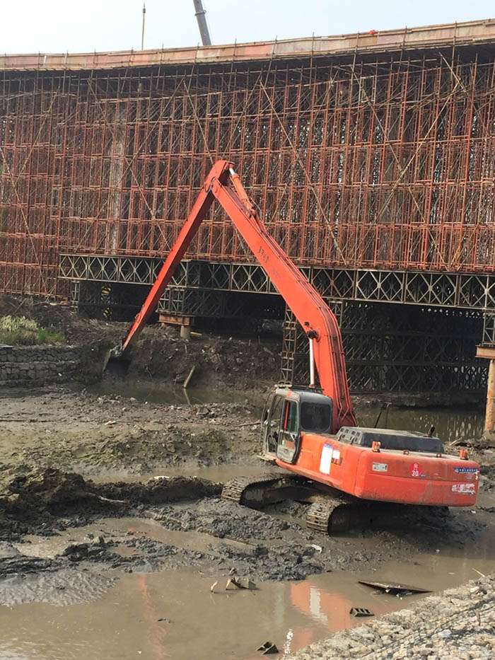 長(zhǎng)臂挖機(jī)(1)